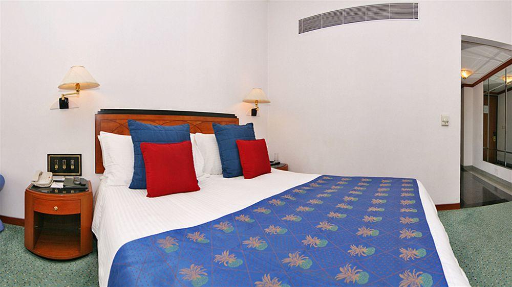 Hotel Marine Plaza Mumbai Exterior foto